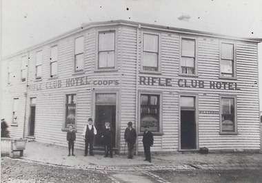 Photograph - Rifle Club Hotel, Williamstown
