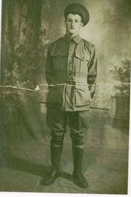 Photograph of Gordon Newey WW1 Soldier, 1915-1920
