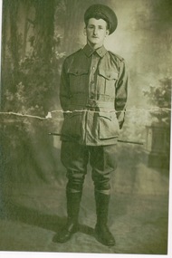 Photograph of Gordon Newey WW1 Soldier, 1915-1920