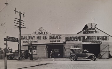 Photograph, Mills' Garage; Croom & Beckwith's Blacksmith & Wheelwright, c.1925