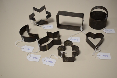 Domestic object - Biscuit Cutters x 7, 1940