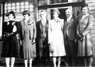 Photograph, Leckie Family, 2001