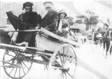 Photograph, Back To Tatura Pioneer Procession