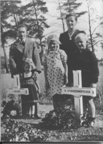 Photograph, J  Decker and H  Stuerzenhofecker graves, 1944