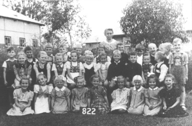Photograph, Kurt's Klasse bei Fr G Haider, Camp 3 1945, 1944