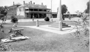 Photograph, War Memorial c.1940