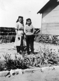 Photograph, Mary Stace  and Annie Chu COS medical orderlies, end of 1945