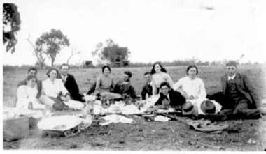 photo, Picnic c1920s