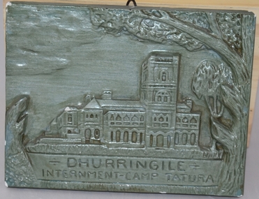 Plaque, Dhurringile, 1940