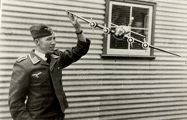 Photograph, Peter Mueller