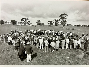 Photograph, Templers Return to Camp 3 1991, 21 September 1991