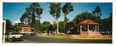 Photograph, Mactier Gardens, Hogan Street, Tatura