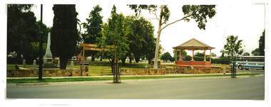 Photograph, Mactier Gardens, Hogan Street, Tatura