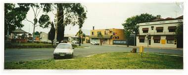 Photograph, Mactier Gardens and Victoria Hotel, Hogan Street, Tatura