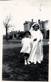 Photograph, Teresa and Vittoria Riboni