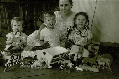Photograph, Mrs Georg Hoffman, children and toys