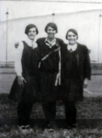 1920s - 3 girls