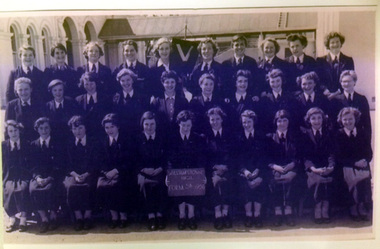 Form 5A 1956 Girls