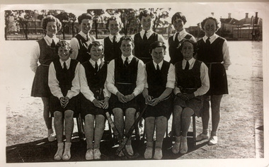 Girls hockey 1956