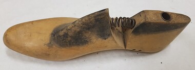 Shoe stretcher