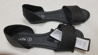 Ladies black leather sandals
