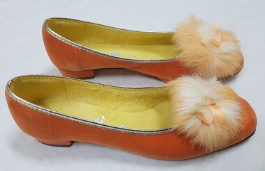 Ladies orange-coloured shoes
