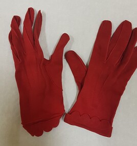 Ladies red gloves