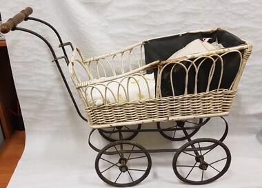 Leisure object - Doll's pram