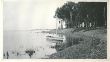 Photograph - black and white photograph, Lake Bolac 1920, c1920