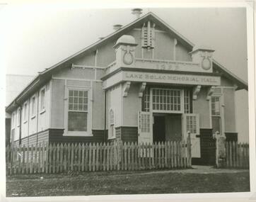 Black and white photograph, Lake Bolac Memorial Hall 1922
