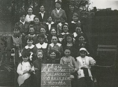 Black and white photograph, Lake Bolac Knitters, 1918