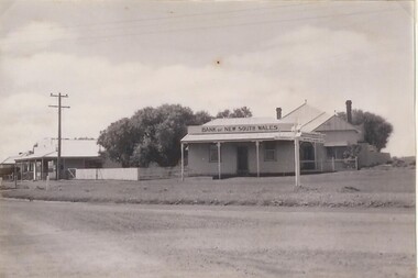 Black and white photograph, Bank of New South Wales building, Lake Bolac, circa 1944