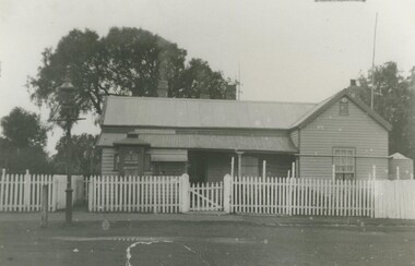 Black and white photo, Lake Bolac Post Office, 1919