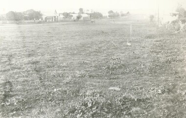 Black and white photograph, Mortlake Rd./Montgomery St., Lake Bolac, 1912