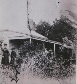 Black and white photograph, "Wynawang", Wickliffe, home of the Howlett family