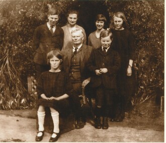 Black and white photograph, The family of Lewis and May Wills of Lake Bolac, circa 1922