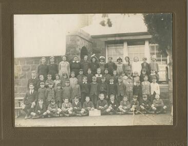 Black and white photograph, Lake Bolac State School  No 854, students of 1921