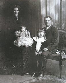 Black and white photograph, Thomas and Dorothy Peters, with Horace and Victor, 1910
