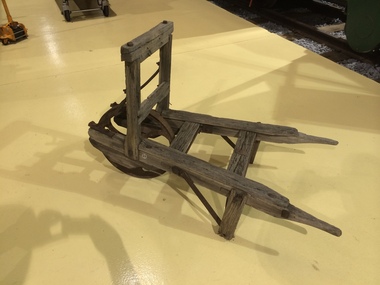 Wheelbarrow - Fritsch, Holzer & Company Brickworks
