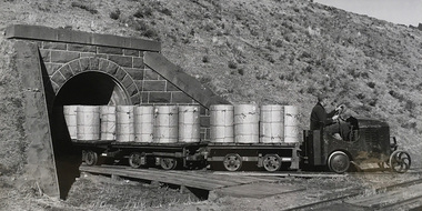 Clarkat Tug Locomotive, 13 April 1943