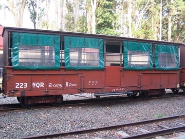 223 NQR - Open medium truck with seats & canopy, Between 1990 and 1992