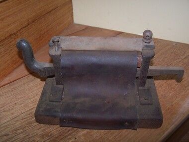 Leather belt splicer