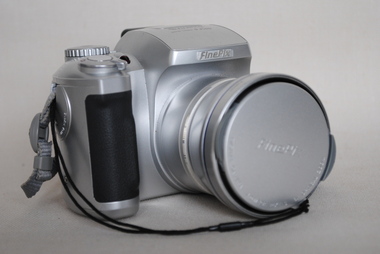 Fujifilm FinePix S3500, Fuji Photo Film Co. Ltd, Four Megapixel Digital Camera, July 2004