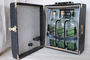 Johnnie Walker Traveller's Box, "THE JOHNNIE WALKER TROPHY"