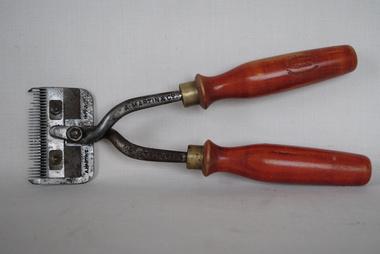 Horse Clipper and Box, Albert Martin & Co, Estimated 20th century