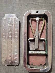 Functional object - Rolls razor