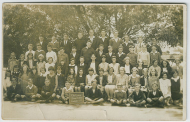 Chelsea State School grades 8 and 8 c1920s
