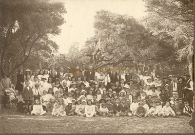 Chelsea State School pupils and adults picnic