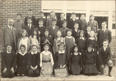 P01008 Chelsea State School Grade 7_8 c1918 pupils