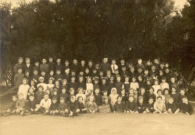 P01012 Chelsea State School Grade 3 pupilsc1921